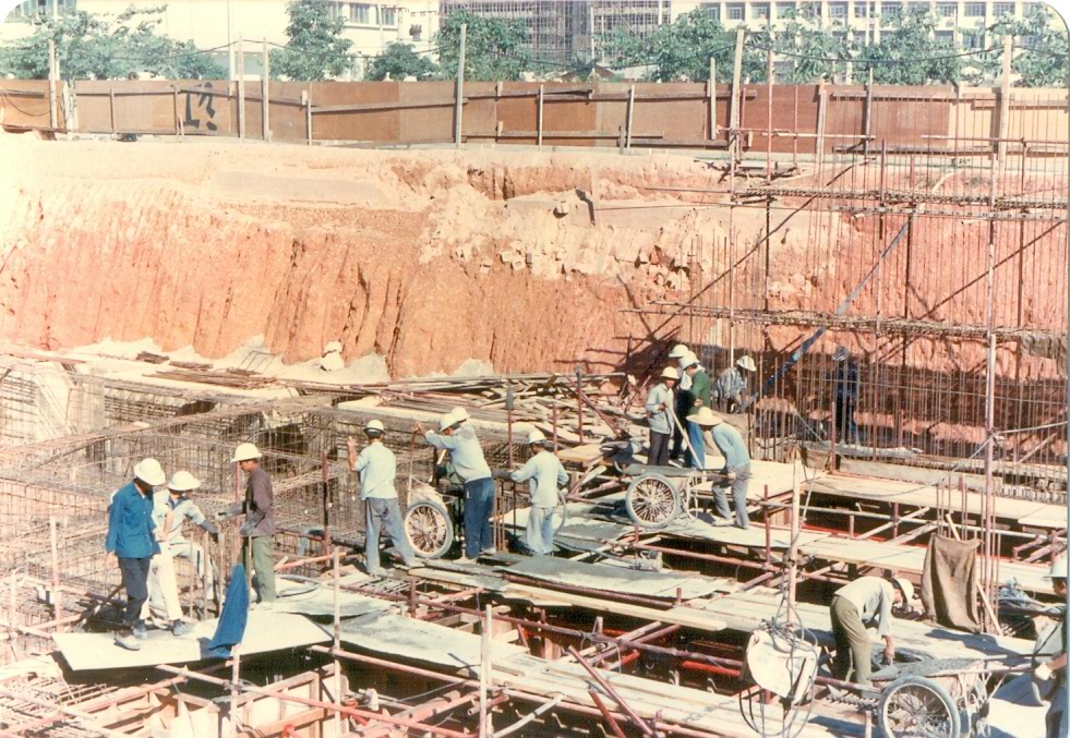 1602838100894092.jpg 1982年的施工場景.jpg